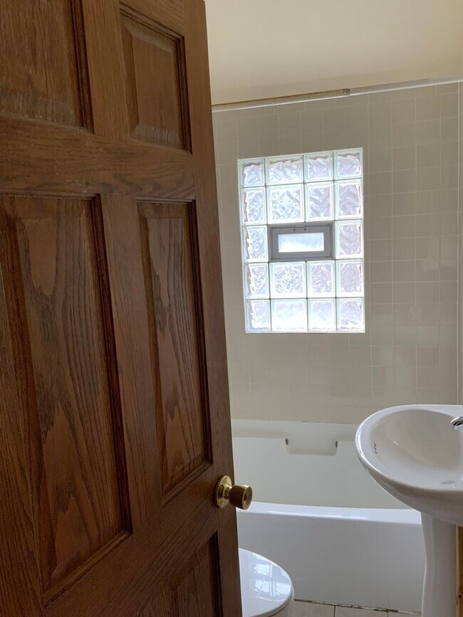 Building Photo - 1165 S Humphrey Ave