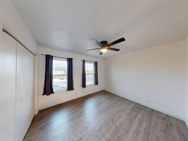 Building Photo - 728 SW 7th Pl