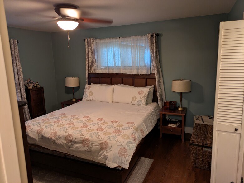 Primary Bedroom - 5762 Olvera Ave