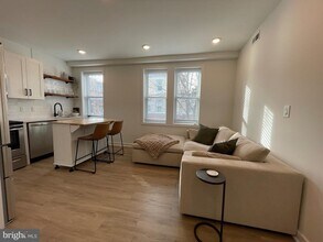 Building Photo - 630 S 19th St