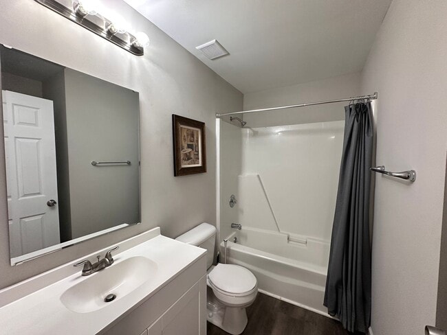 Building Photo - Exclusively Offered By Muse Realty Rentals...