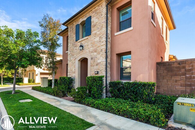 Building Photo - Gorgeous 3 bedroom 2.5 bath home in the newly constructed association of Eastwood Village!