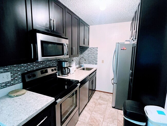 Building Photo - Charming 1 Bedroom 1 Bath-Fully Furnished ...
