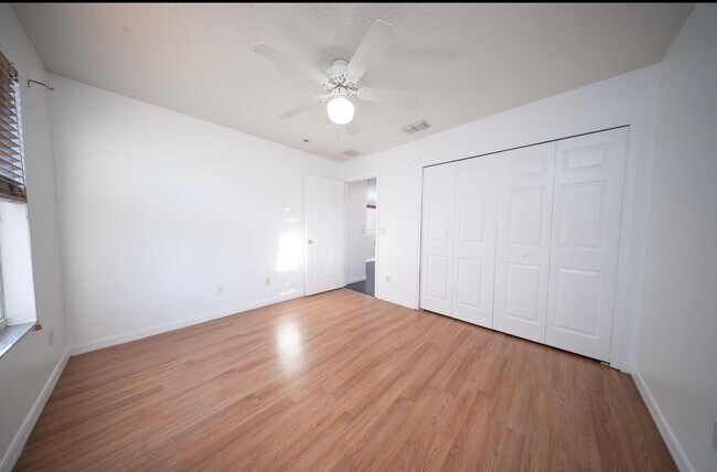 Building Photo - 5456 Los Palma Vista Dr