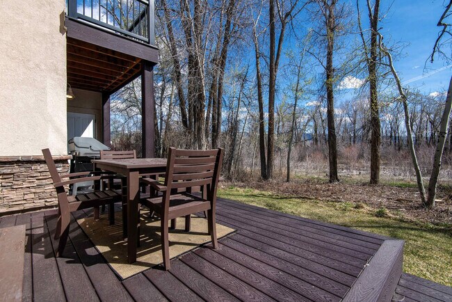 Building Photo - 129 Cobble Creek Ln