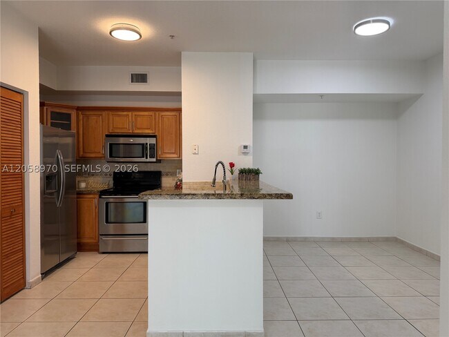Building Photo - 7200 NW 114th Ave