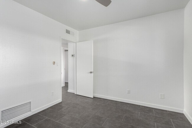 Building Photo - 749 E Montebello Ave