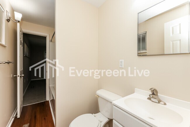 Building Photo - 5619 Shady Oak St