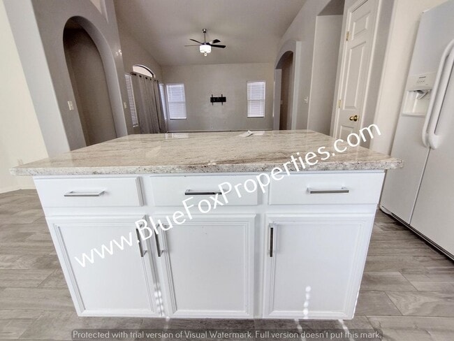 Building Photo - 5781 W Cortaro Crossing Dr