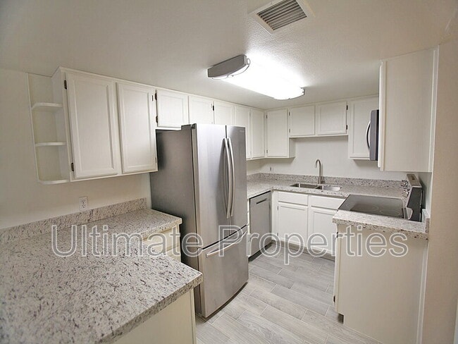 Building Photo - 1734 W Tuckey Ln
