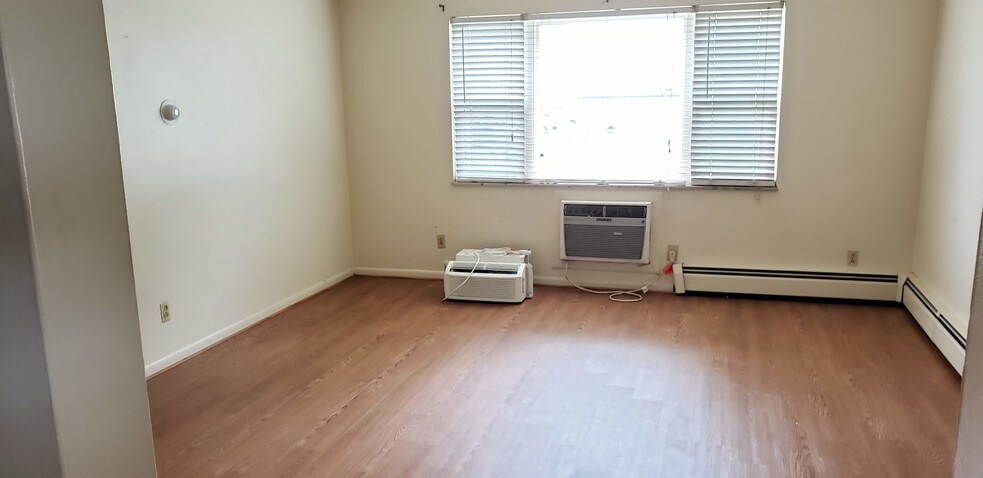 Living room - 10 Highland Ave