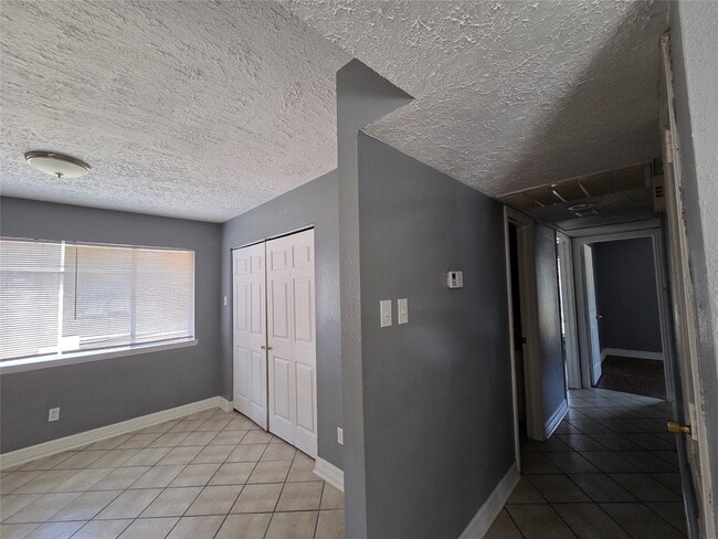 Building Photo - 19223 Woodglen Dr