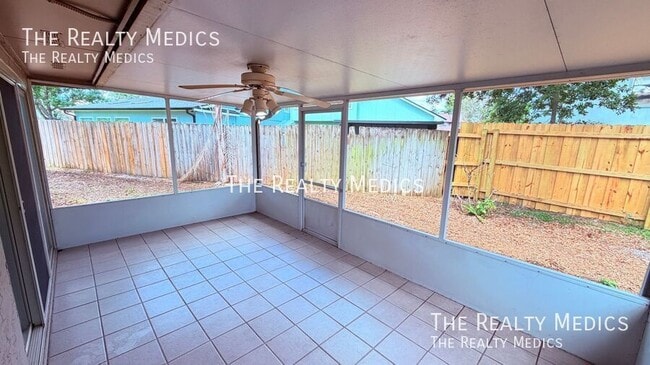 Building Photo - 3640 S St Lucie Dr