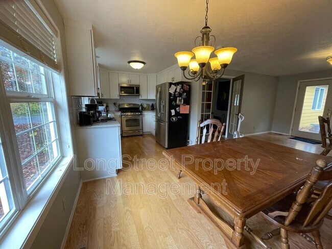 Building Photo - 3937 SW Neer Ave