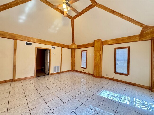 Building Photo - 914 Chihuahua St