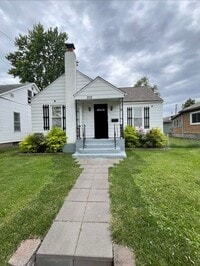 Building Photo - Two Bedroom in East Alton