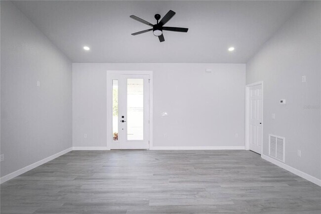 Building Photo - 769 Memorial Dr