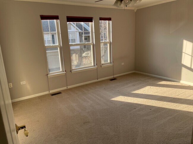 Building Photo - 3031 Saganashkee Ln