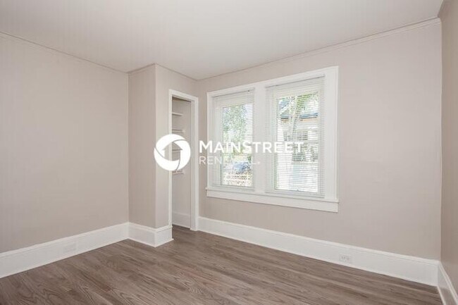 Building Photo - 3 Bedroom Pet-Friendly Home in Charlotte, NC with Main Street Renewal