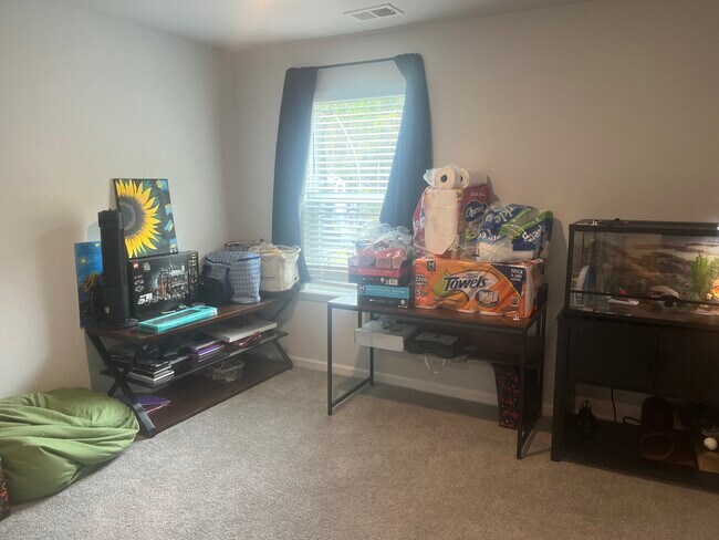 Building Photo - Eagle Creek