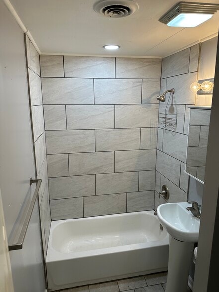 Building Photo - 2800 Darby Ln