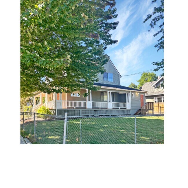 Building Photo - 4002 S Yakima Ave