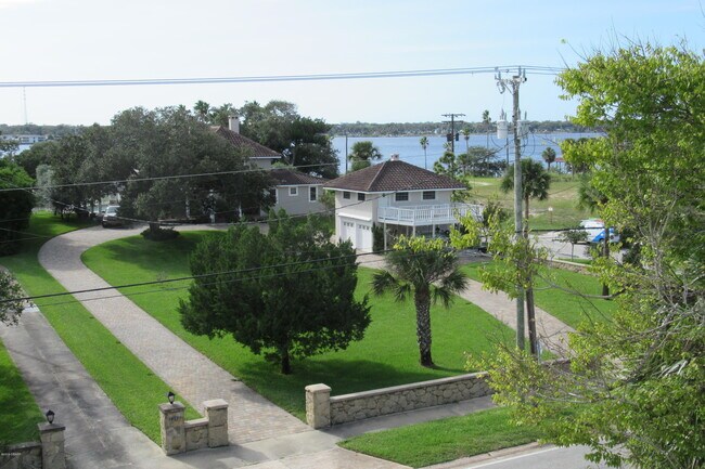 Building Photo - 732 N Halifax Ave