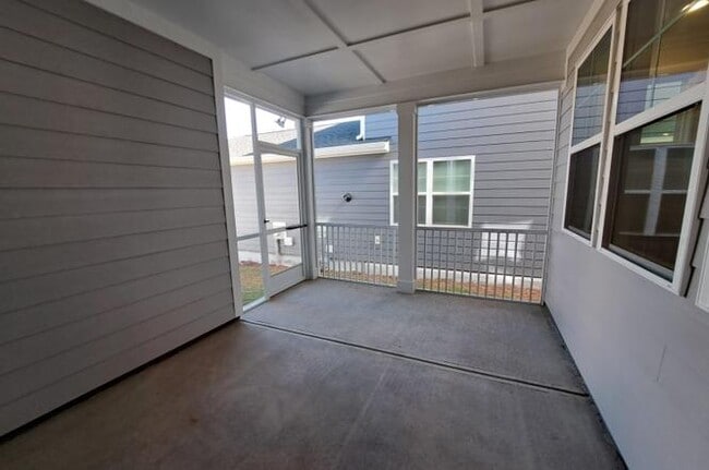 Building Photo - 324 Natsam Wds Wy