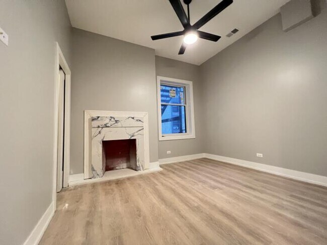 Building Photo - 1 bedroom in Chicago IL 60657