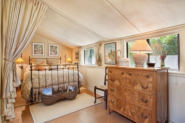 Building Photo - 430 Pratt Ave