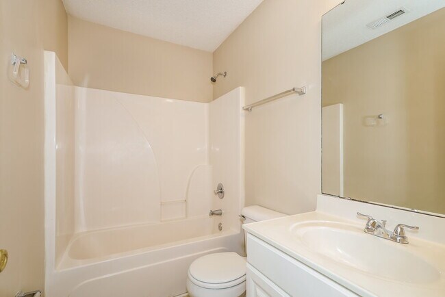 Building Photo - 5012 St Charles Dr