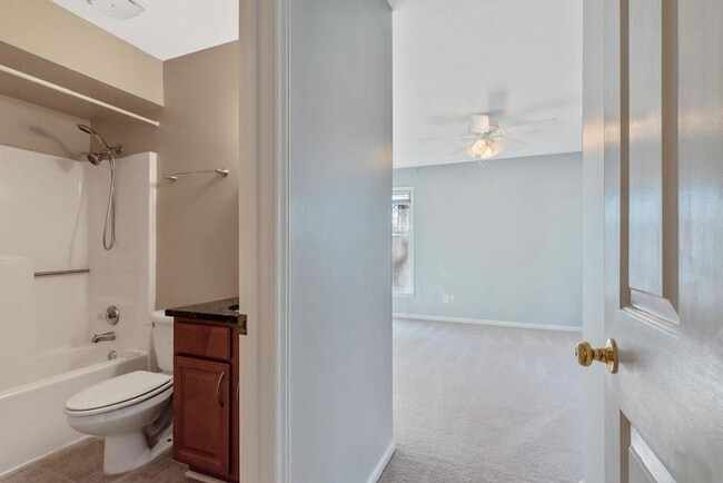Building Photo - 2 Bedroom Condo Near Rex Hospital!