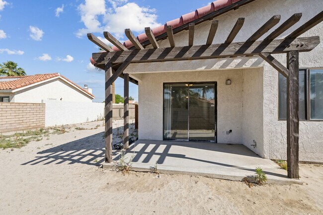 Building Photo - 78683 Ave 42
