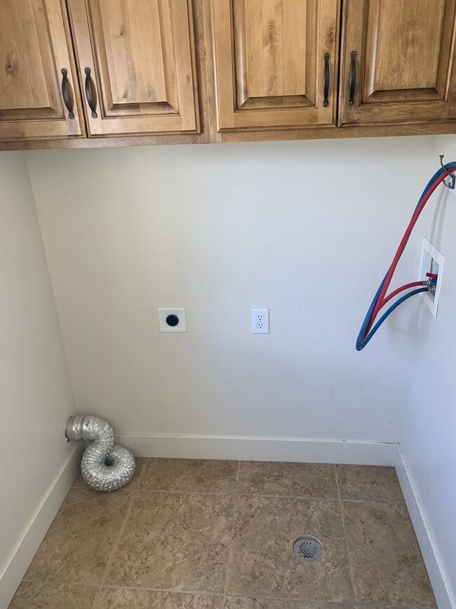 Building Photo - Beautiful 3 bedroom1.5 bath townhome in Price Utah