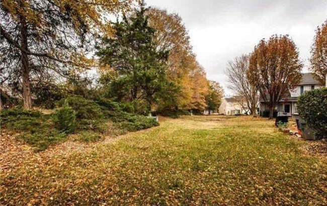 Building Photo - 8259 Golf Ridge Dr