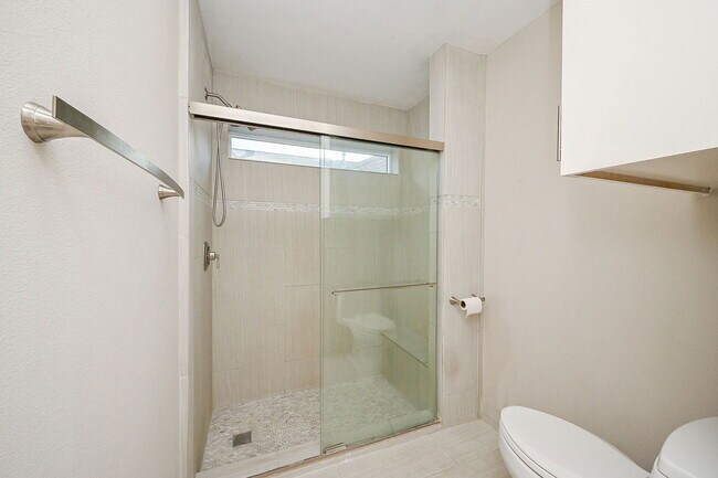 Building Photo - 414 Fox Briar Ln