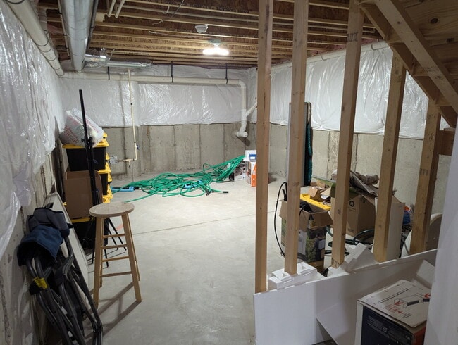 Building Photo - Spacious 4-Bedroom Modern Home with 3 Full Baths.