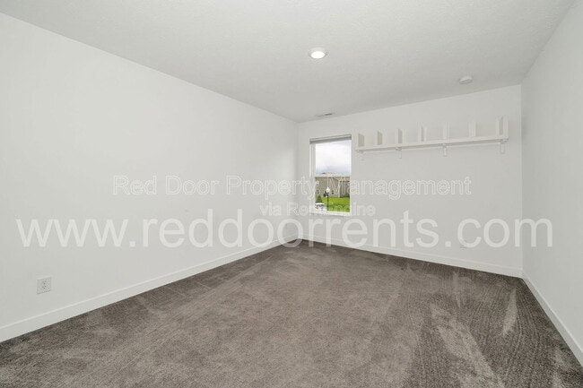 Building Photo - 6380 Apperson Dr