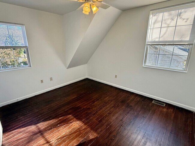 Building Photo - 1309 Matthews Ave