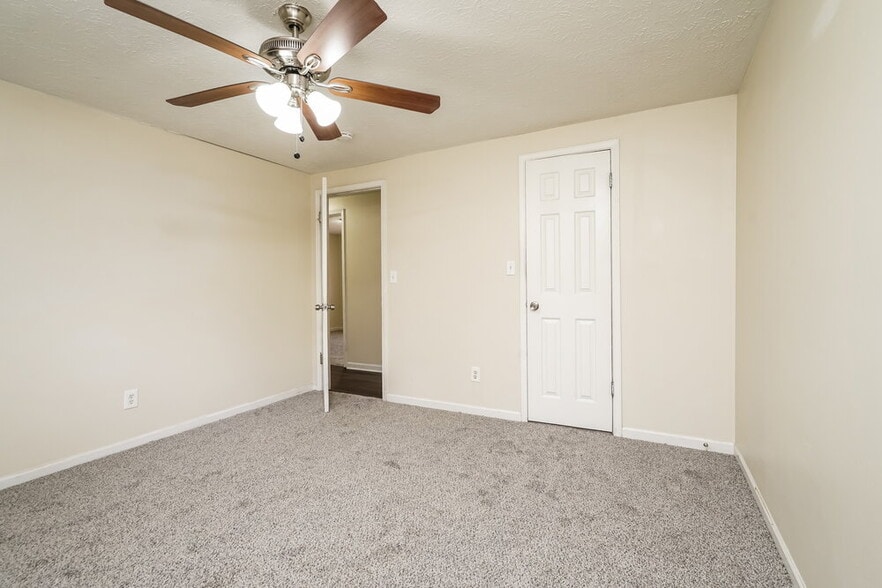 Building Photo - 3075 Flowers Dr