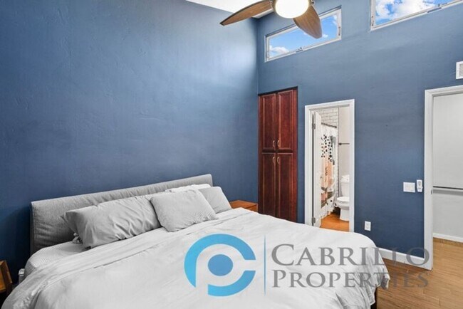 Building Photo - 5402 Balboa Arms Dr