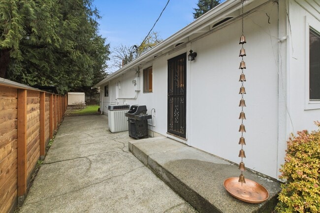 Building Photo - Arbor Lake Duplex unit for lease in private setting