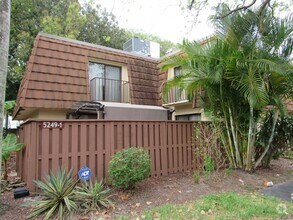 Building Photo - Cedarbend 5249-1