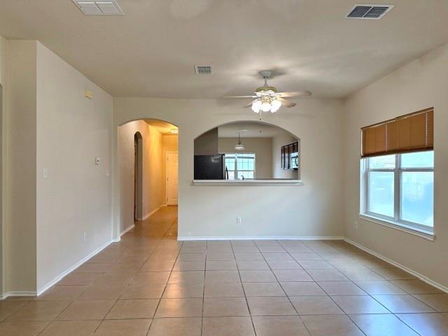 Building Photo - 908 N Creek Blvd