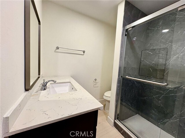 Building Photo - 660 E 6th St