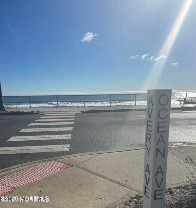 Building Photo - 70 Avery Ave