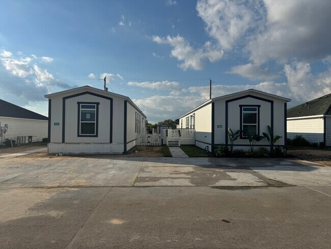 Building Photo - 5108 Caicos Calle