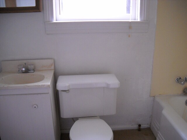 Building Photo - 1102 Blair - Unit A (Upstairs)