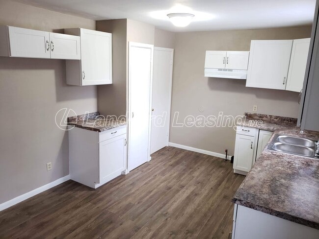 Building Photo - Spacious 4 Bedroom Home in Vermilion Near ...