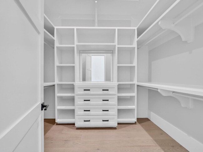 Building Photo - 330 Kelly Plantation Dr